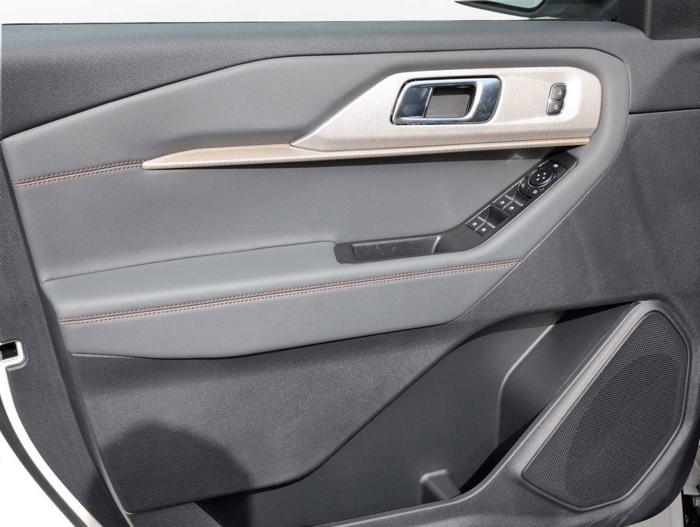 New 2025 Ford Explorer Active image 6