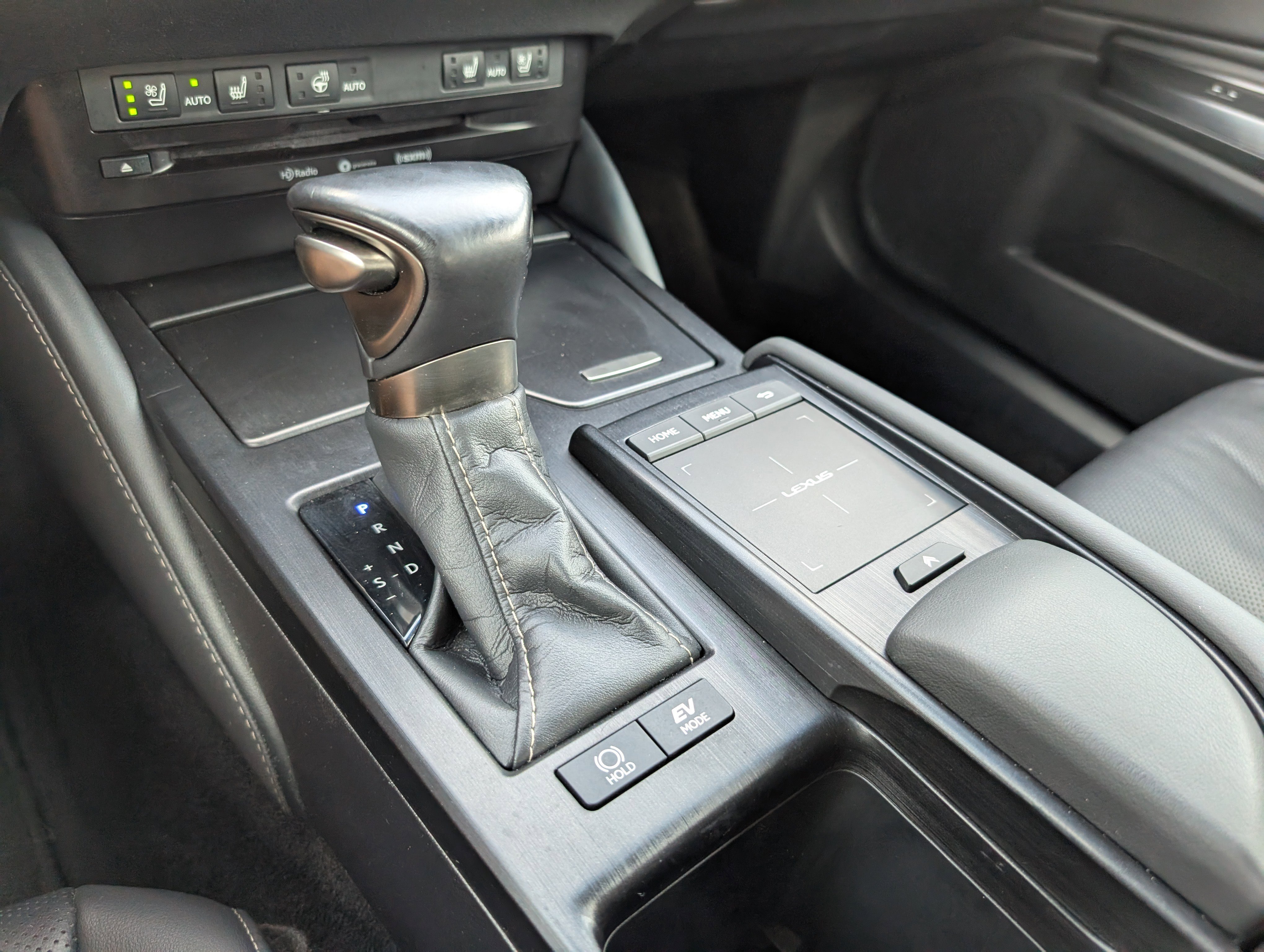 Used 2020 Lexus ES 300h w/ Premium Package image 20