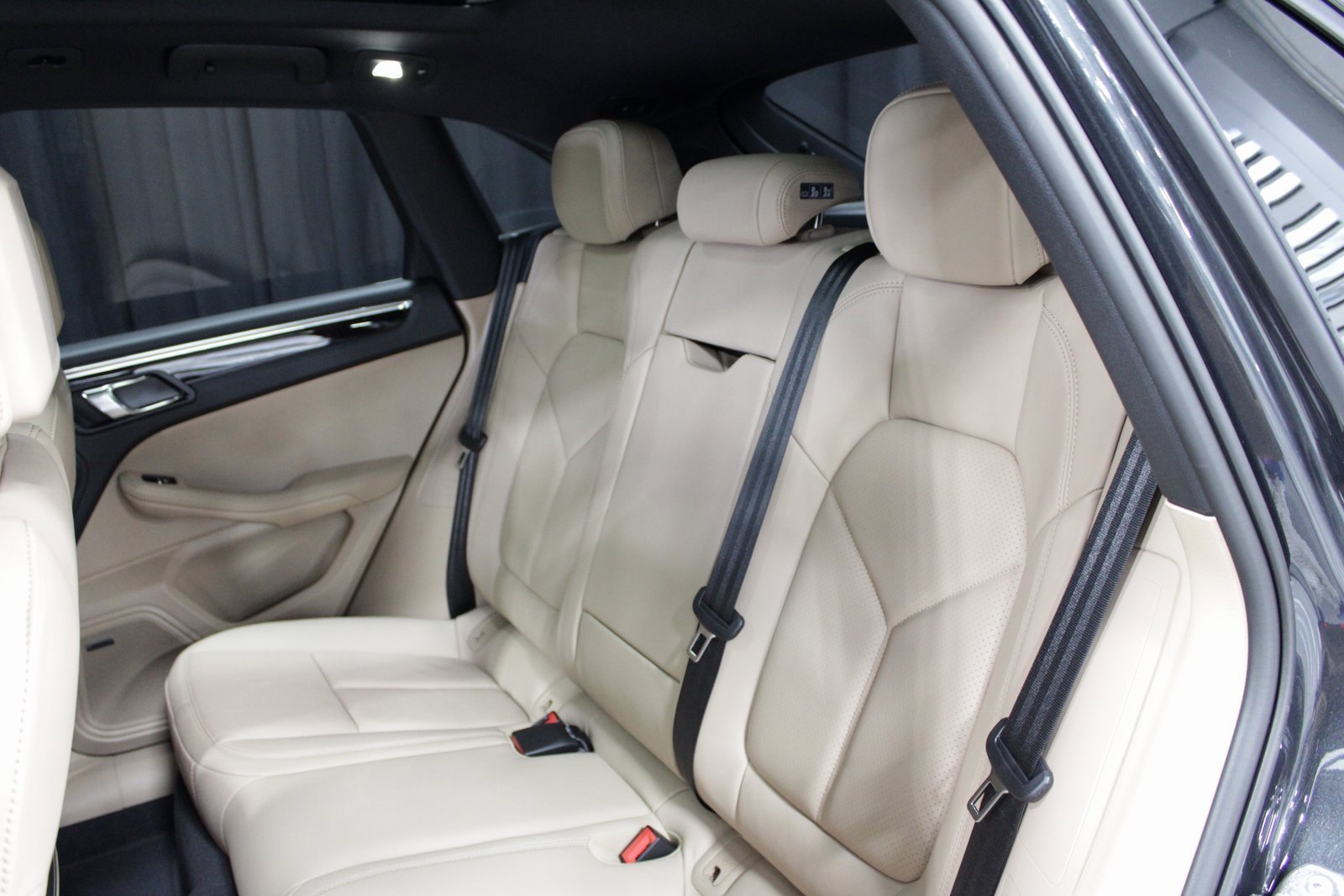 New 2026 Porsche Macan image 19