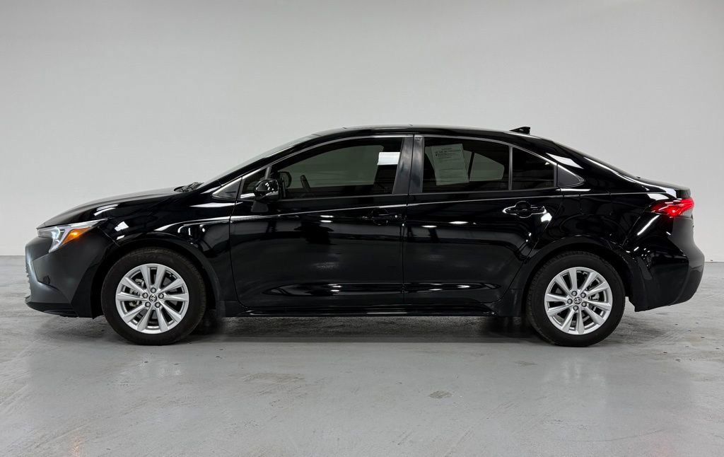 Used 2024 Toyota Corolla XLE image 2