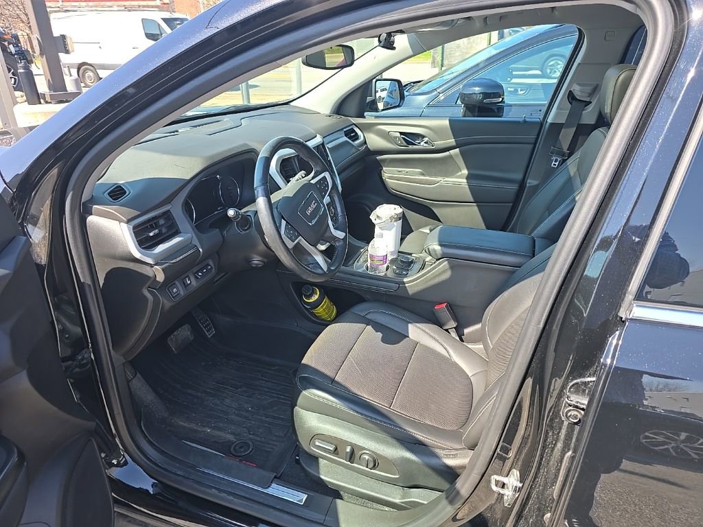 Used 2023 GMC Acadia SLT w/ Technology Package image 3