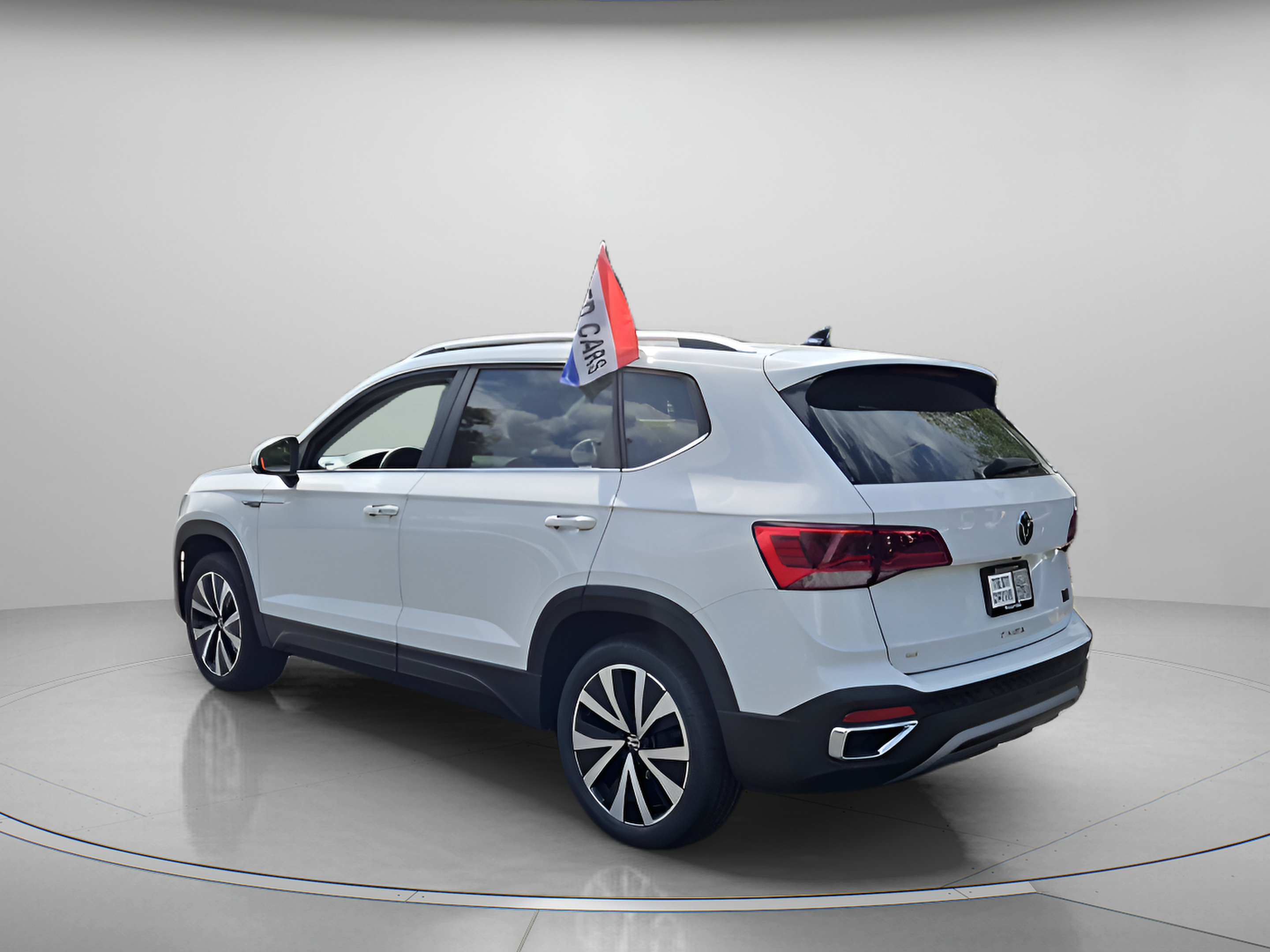 Used 2024 Volkswagen Taos SE FWD image 3