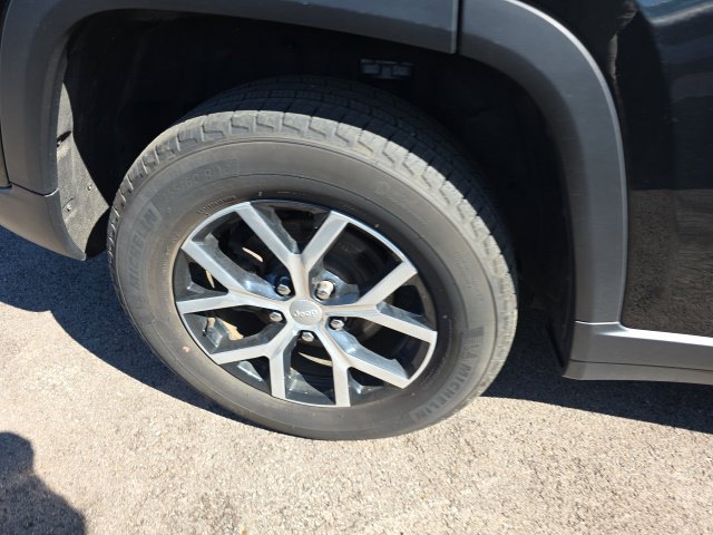 Used 2024 Jeep Grand Cherokee Limited AWD/4WD image 6