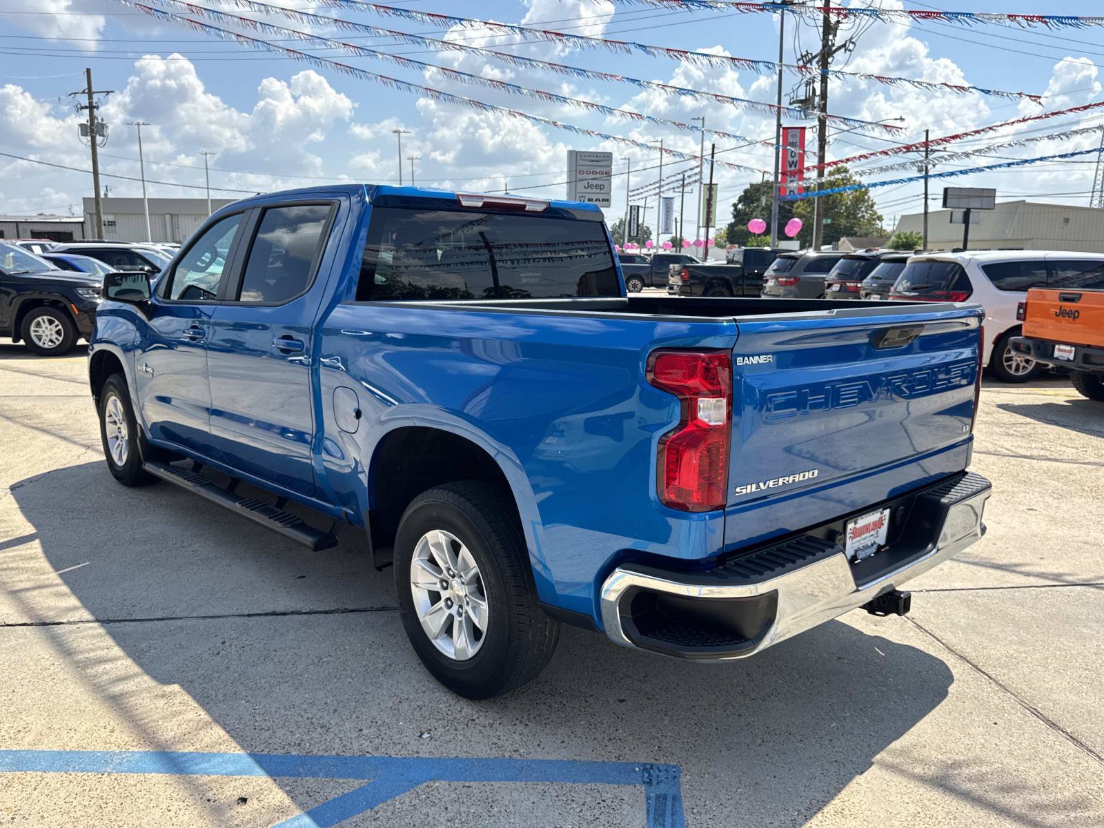 Used 2023 Chevrolet Silverado 1500 LT RWD image 5