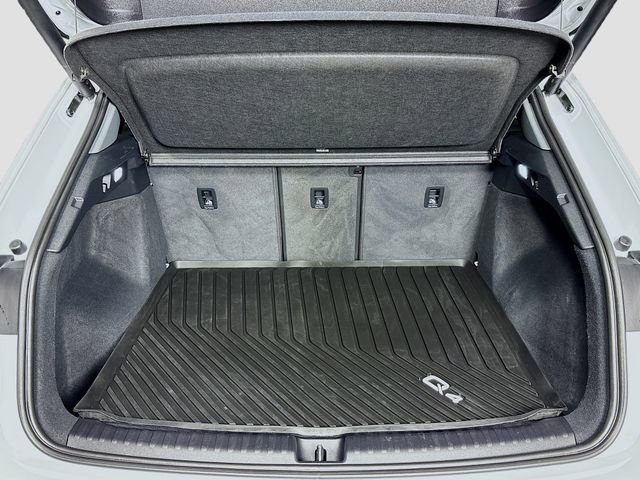 Used 2024 Audi Q4 e-tron Prestige image 28