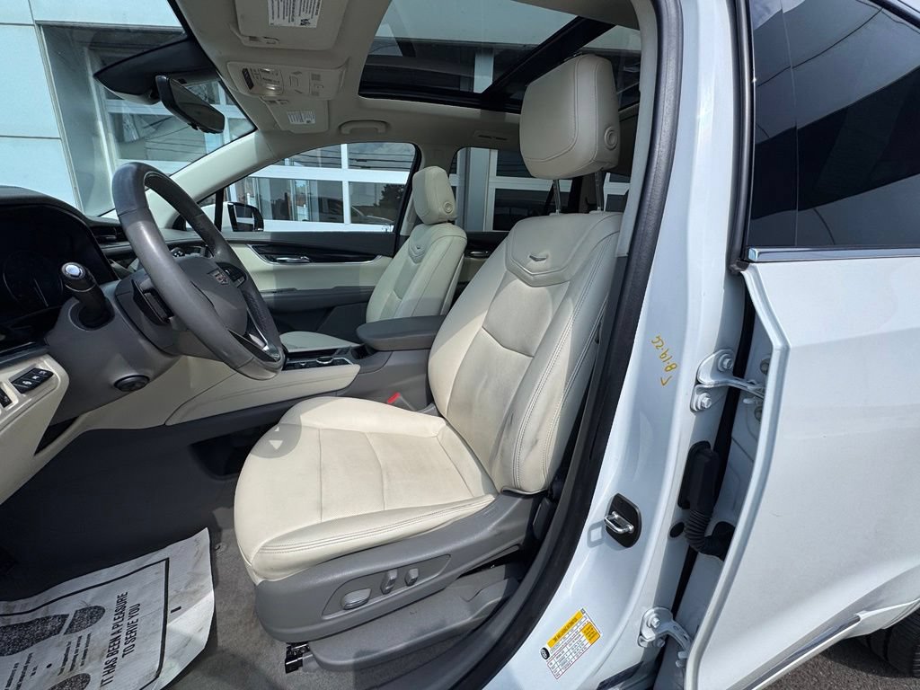 Used 2022 Cadillac XT6 Premium Luxury w/ Technology Package AWD/4WD image 15