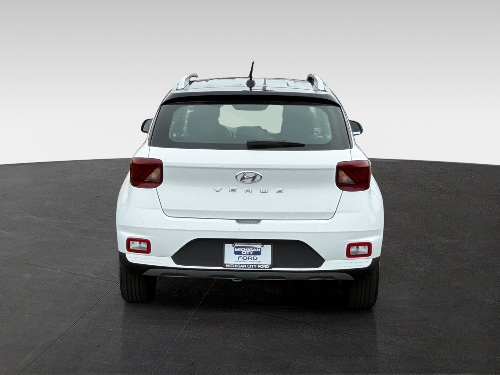 Used 2025 Hyundai Venue Limited FWD image 6