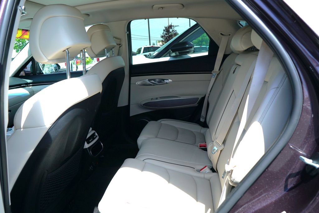 Used 2022 Genesis GV70 2.5T w/ Advanced Package AWD/4WD image 11