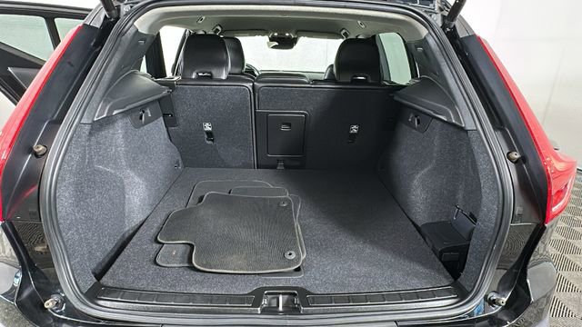 Used 2022 Volvo XC40 T5 Momentum AWD/4WD image 26