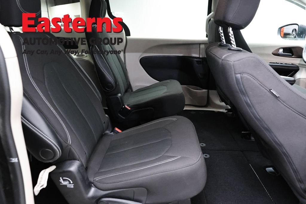 Used 2022 Chrysler Voyager LX FWD image 23