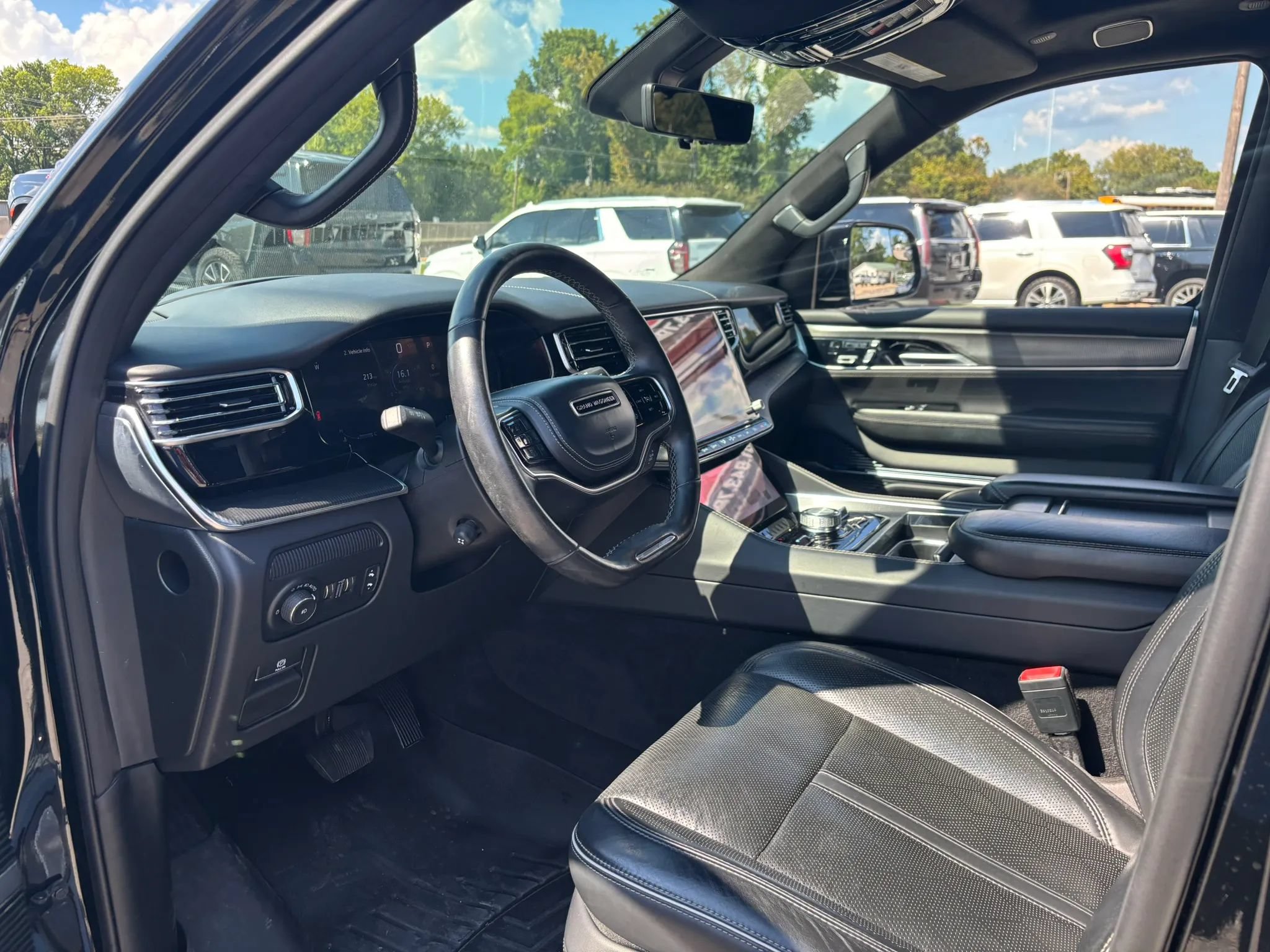 Used 2023 Jeep Grand Wagoneer Series II w/ Quick Order Packagew 28T AWD/4WD image 11