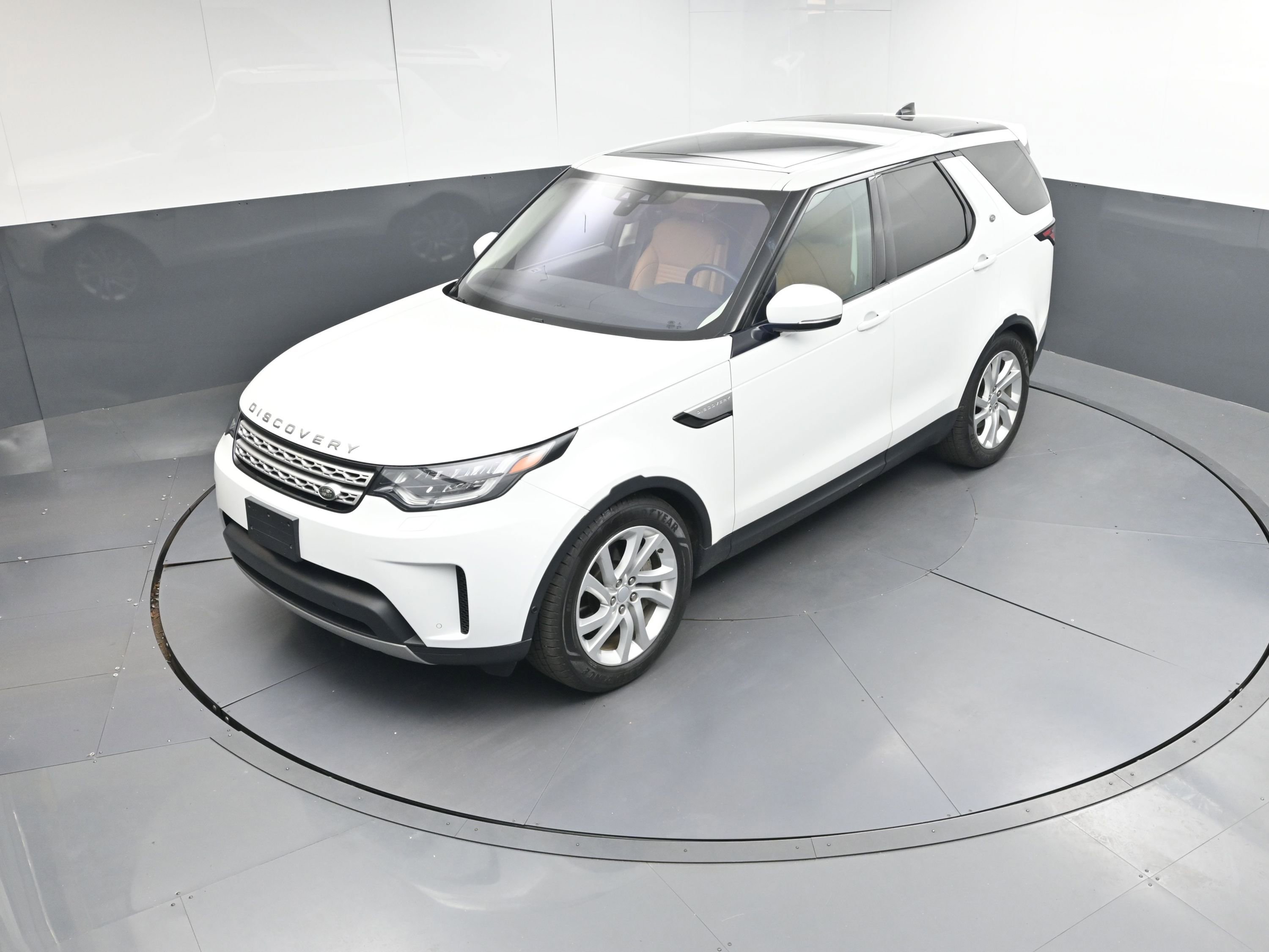 Used 2019 Land Rover Discovery HSE image 33