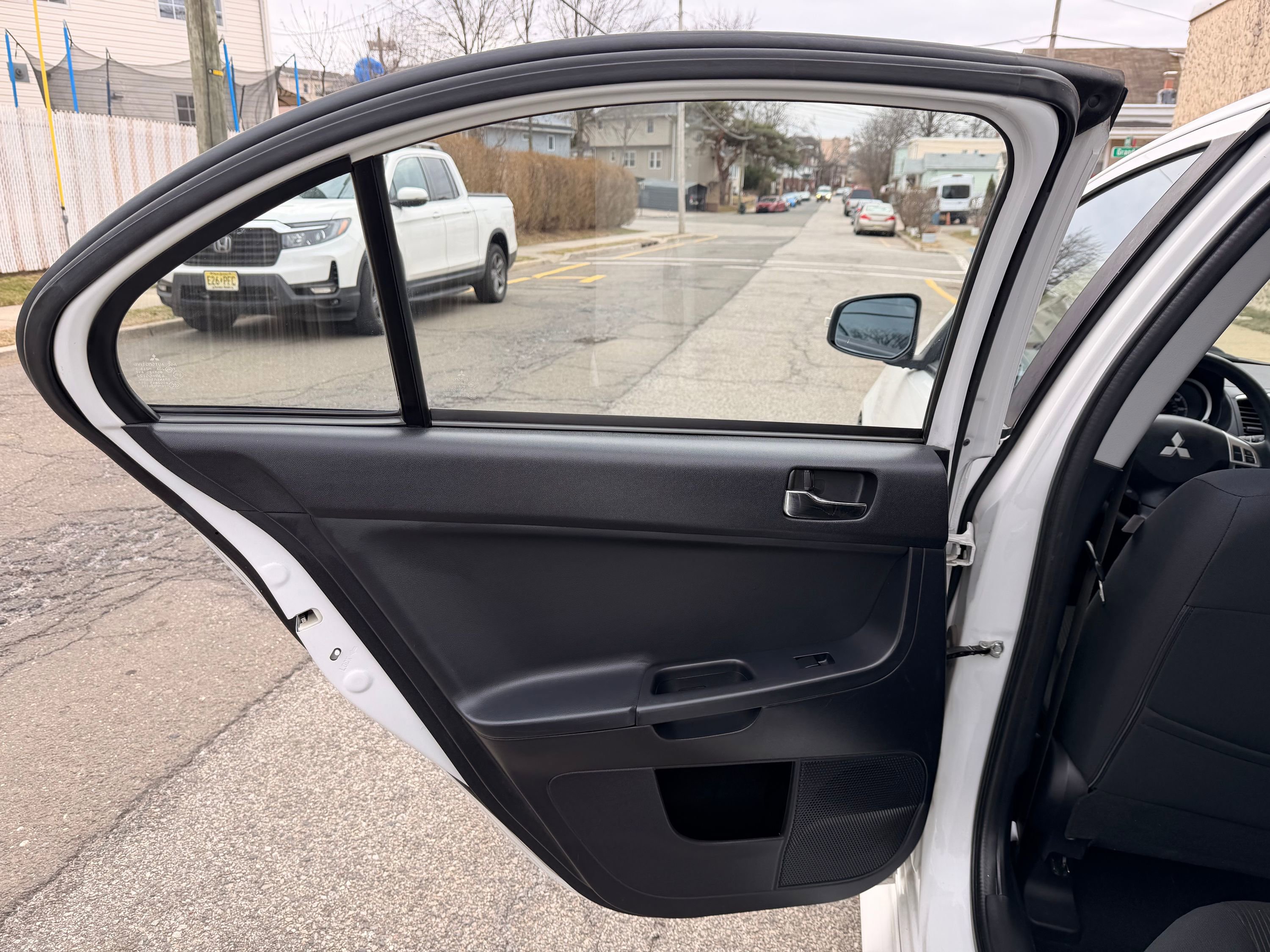 Used 2017 Mitsubishi Lancer ES image 23