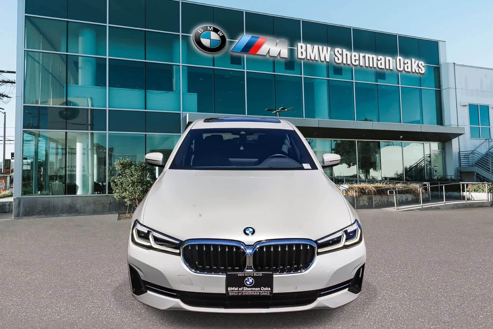 Certified 2023 BMW 530i w/ Convenience Package RWD image 2