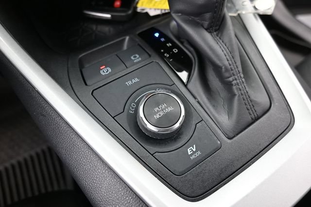 Certified 2025 Toyota RAV4 XLE AWD/4WD image 24