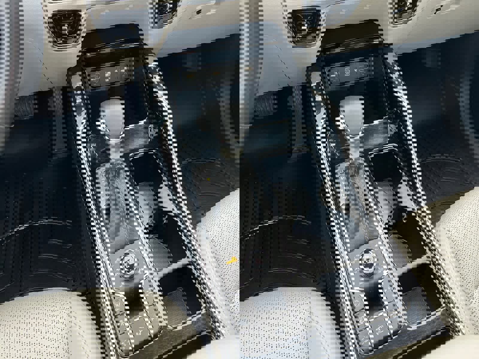 Certified 2023 Kia Sorento SX image 15