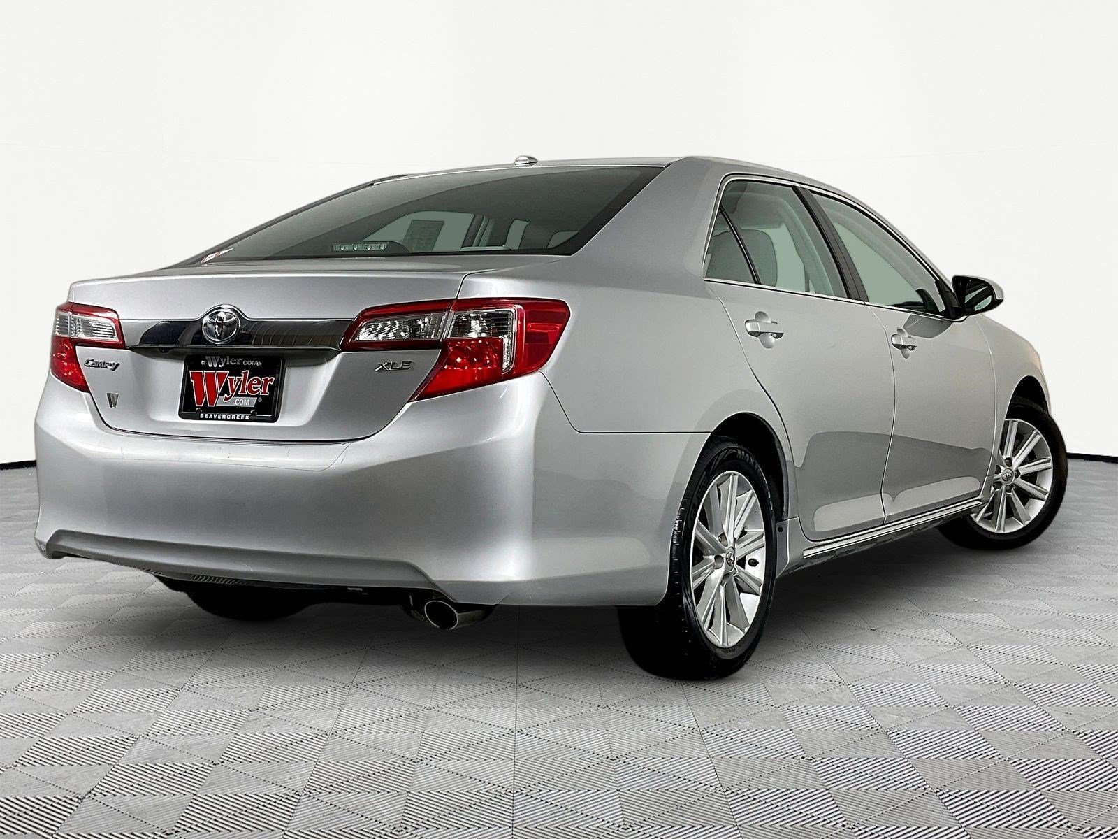Used 2014 Toyota Camry XLE FWD image 6