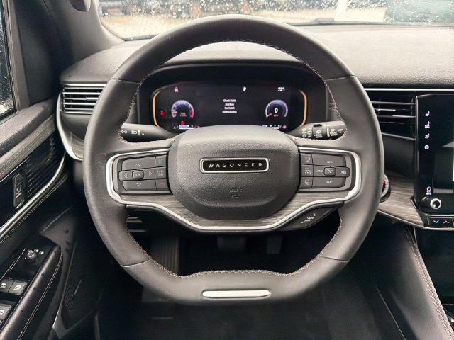 Used 2023 Jeep Wagoneer L Series II AWD/4WD image 10