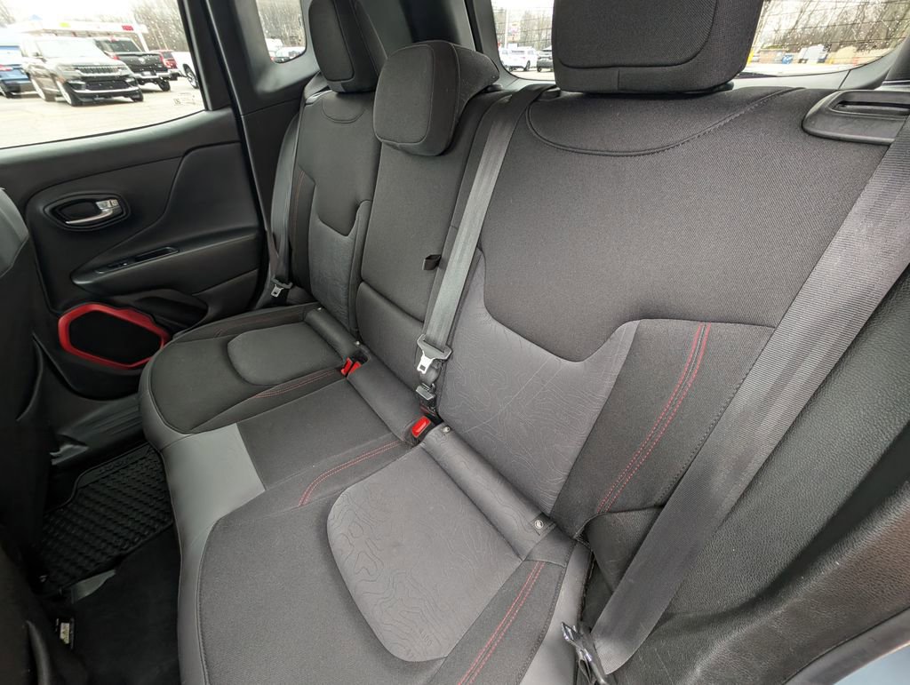 Used 2016 Jeep Renegade Trailhawk AWD/4WD image 18