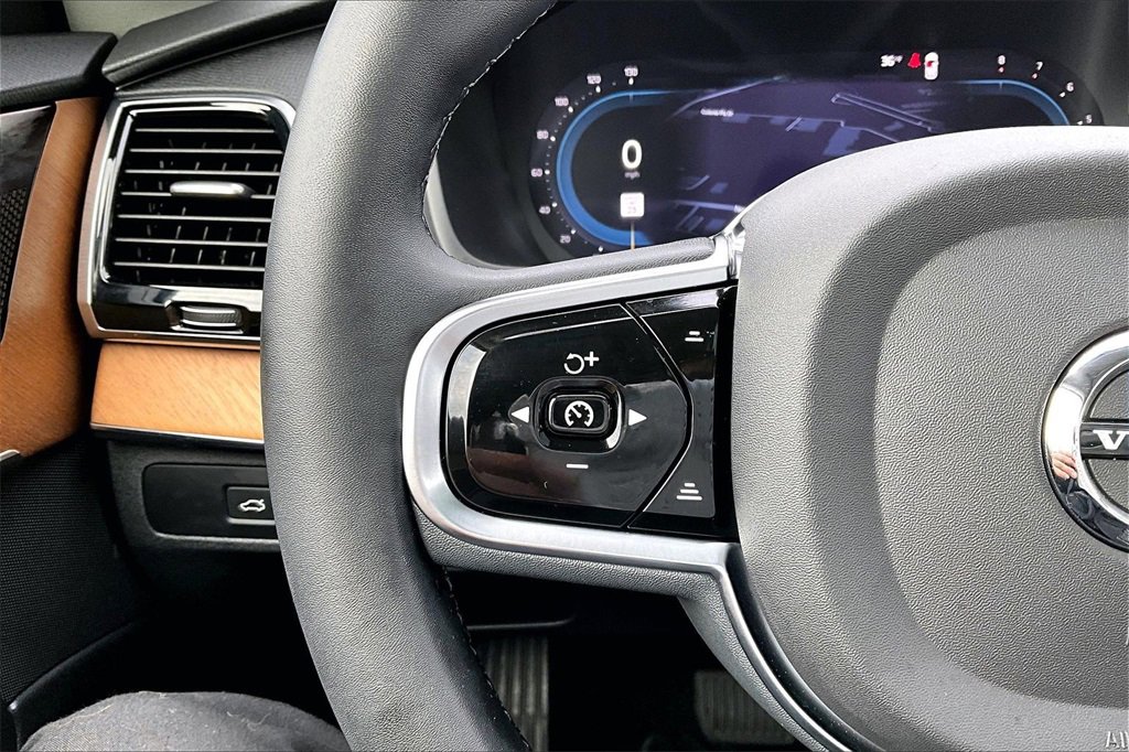 Used 2023 Volvo XC90 B6 Plus image 11