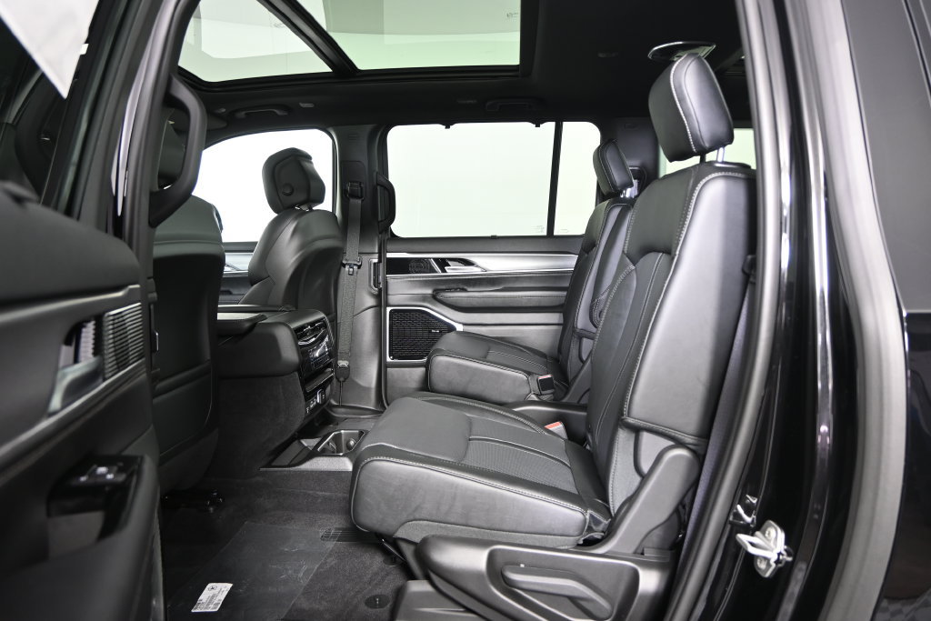 New 2026 Jeep Grand Wagoneer L Limited AWD/4WD image 19