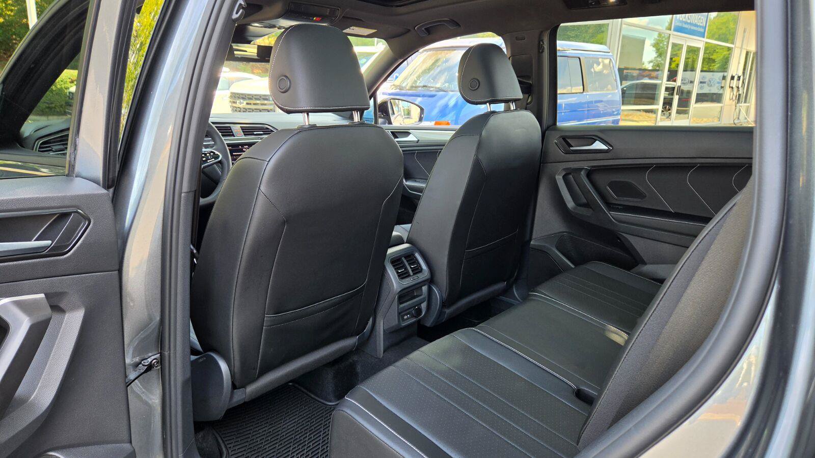 Used 2023 Volkswagen Tiguan SE R-Line AWD/4WD image 47