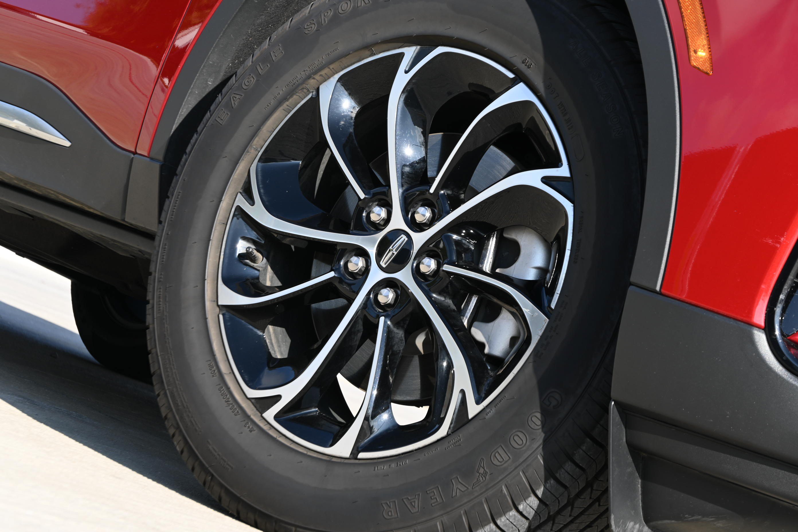 Used 2026 Lincoln Nautilus Premier AWD/4WD image 11