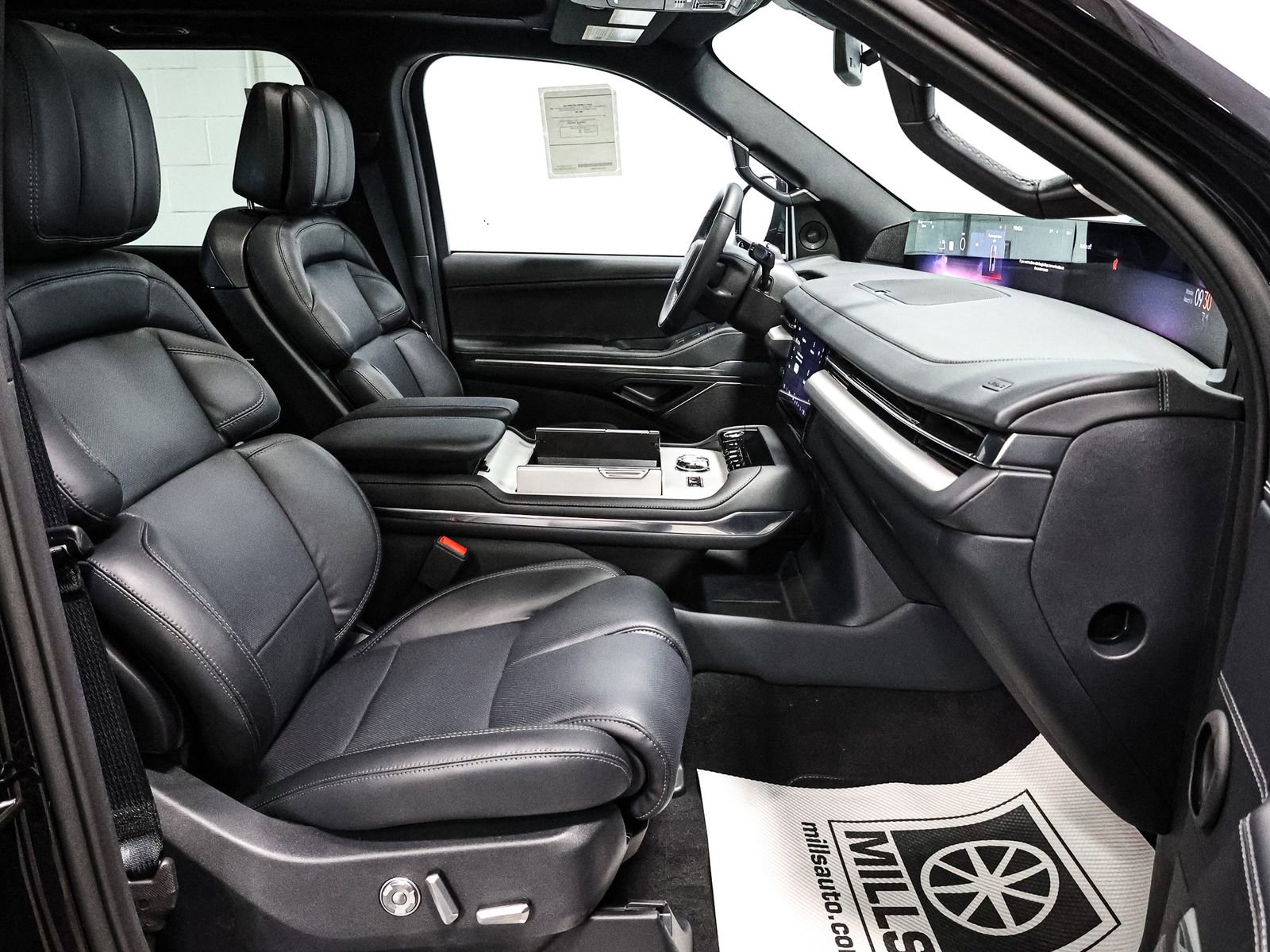 New 2026 Lincoln Navigator L Reserve w/ Jet Appearance Package image 24