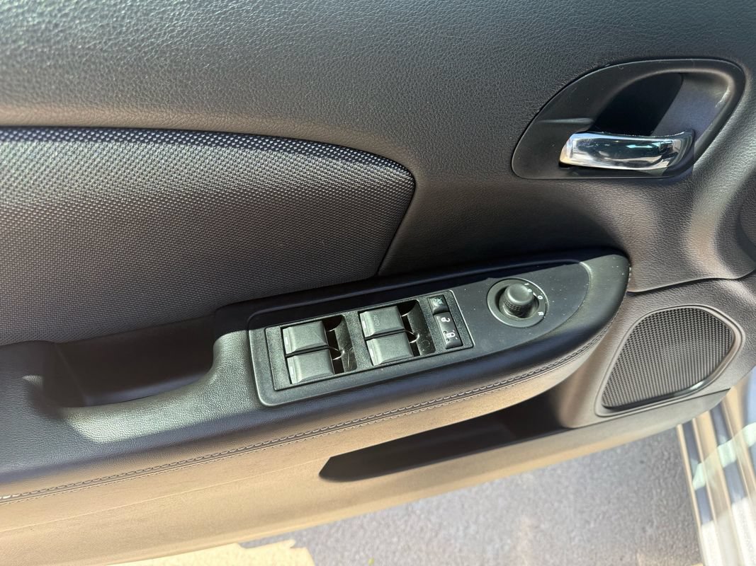 Used 2013 Dodge Avenger SE FWD image 9