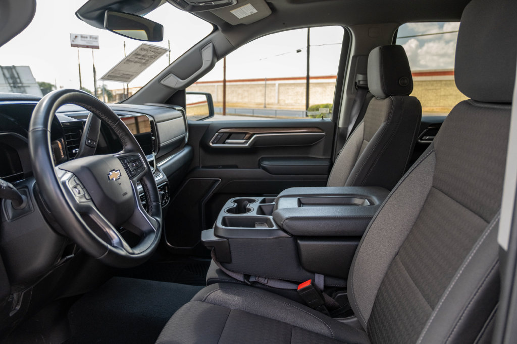 Used 2025 Chevrolet Silverado 1500 LT RWD image 14