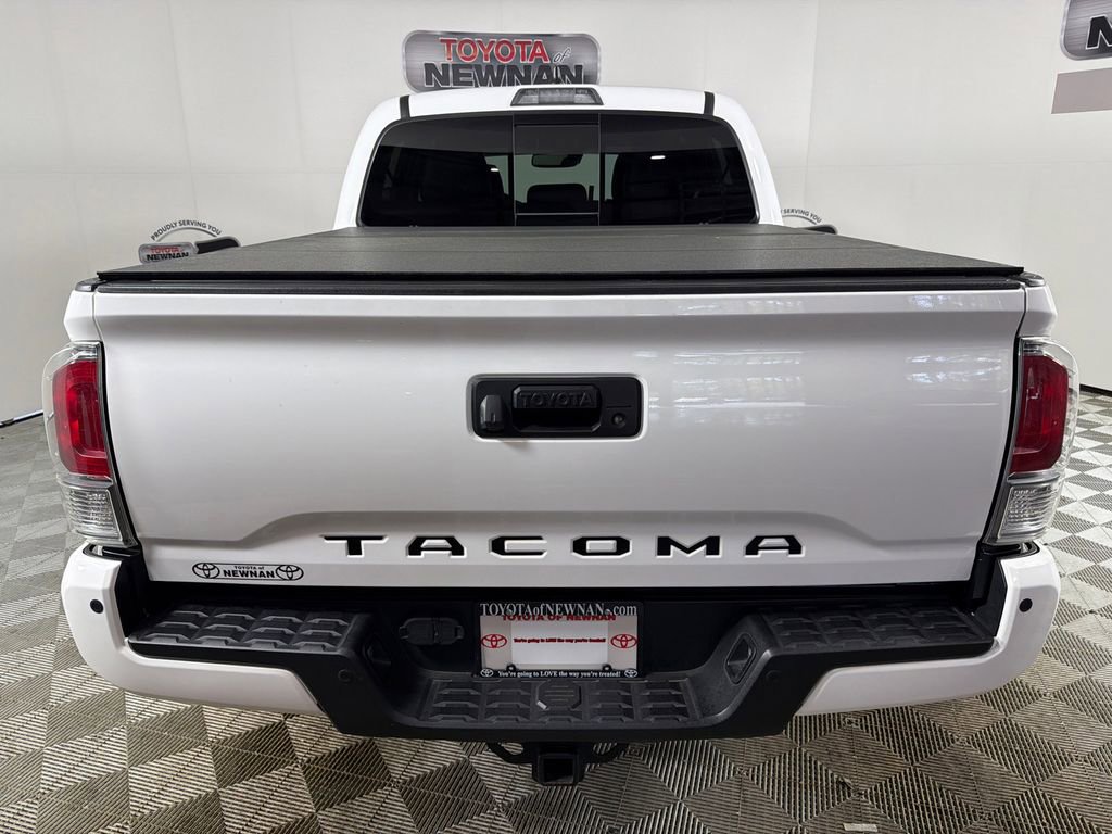 Used 2020 Toyota Tacoma TRD Off-Road w/ Technology Package image 4