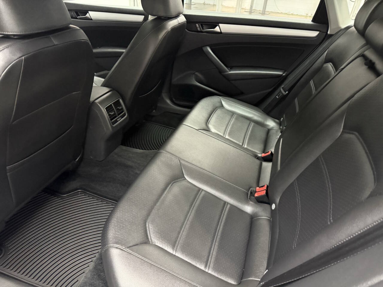 Used 2013 Volkswagen Passat 2.5 SE FWD image 21