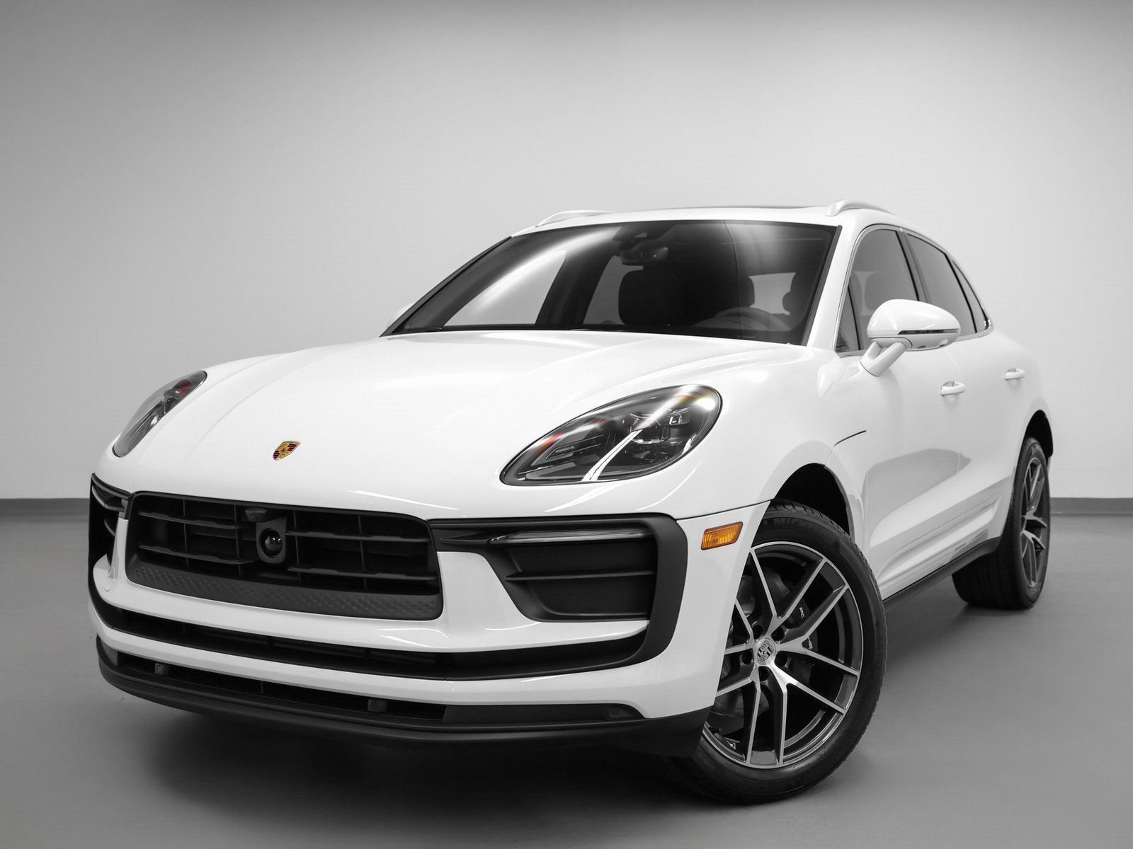 Used 2025 Porsche Macan image 1