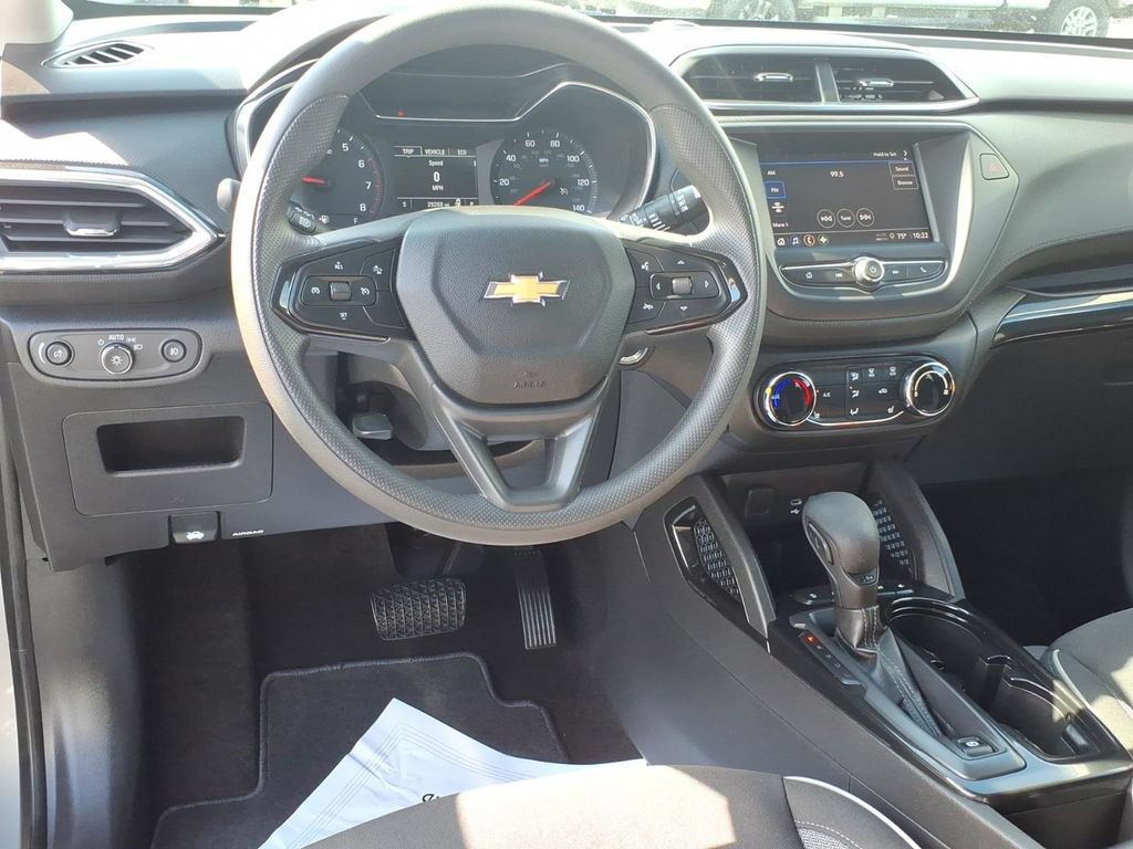 Used 2023 Chevrolet TrailBlazer LT FWD image 15