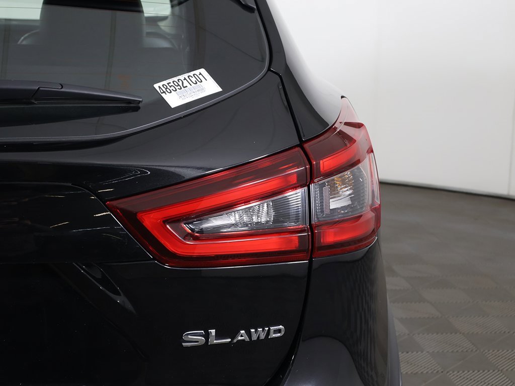 Used 2022 Nissan Rogue Sport SL w/ Premium Package image 18