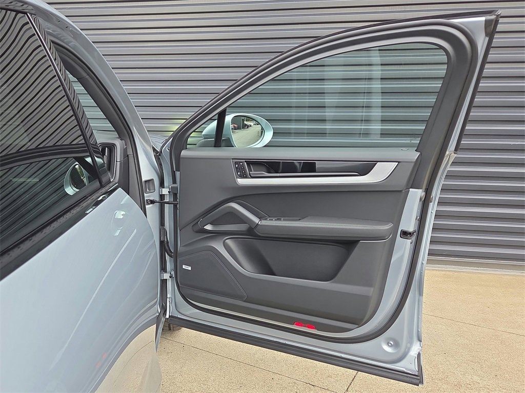 New 2026 Porsche Cayenne S image 20