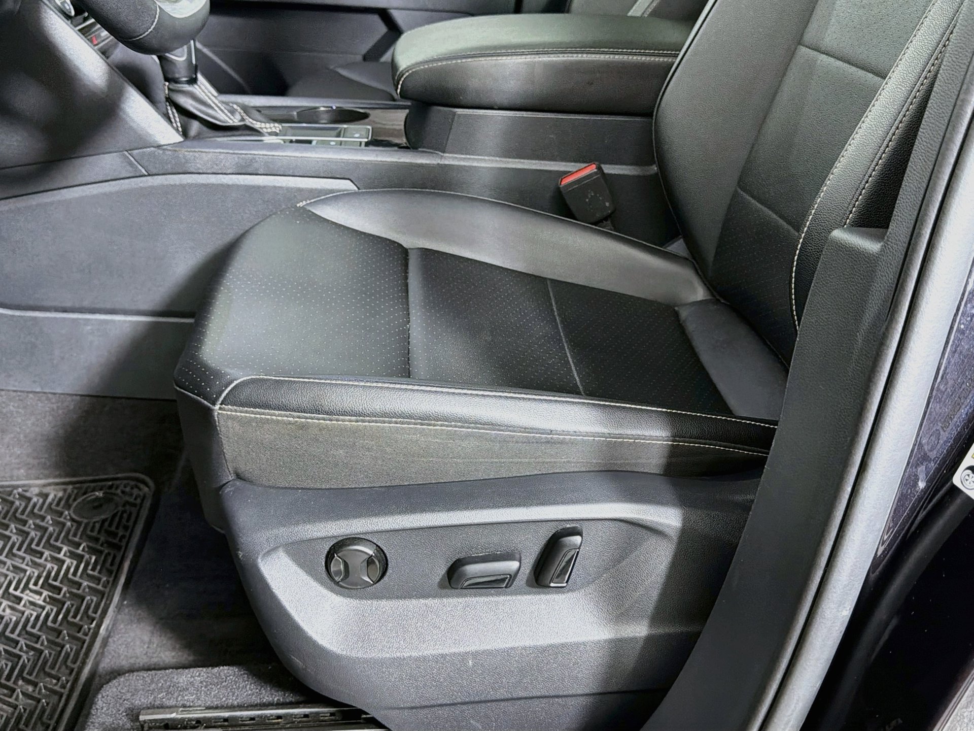 Certified 2023 Volkswagen Atlas SE w/ Panoramic Sunroof Package FWD image 18