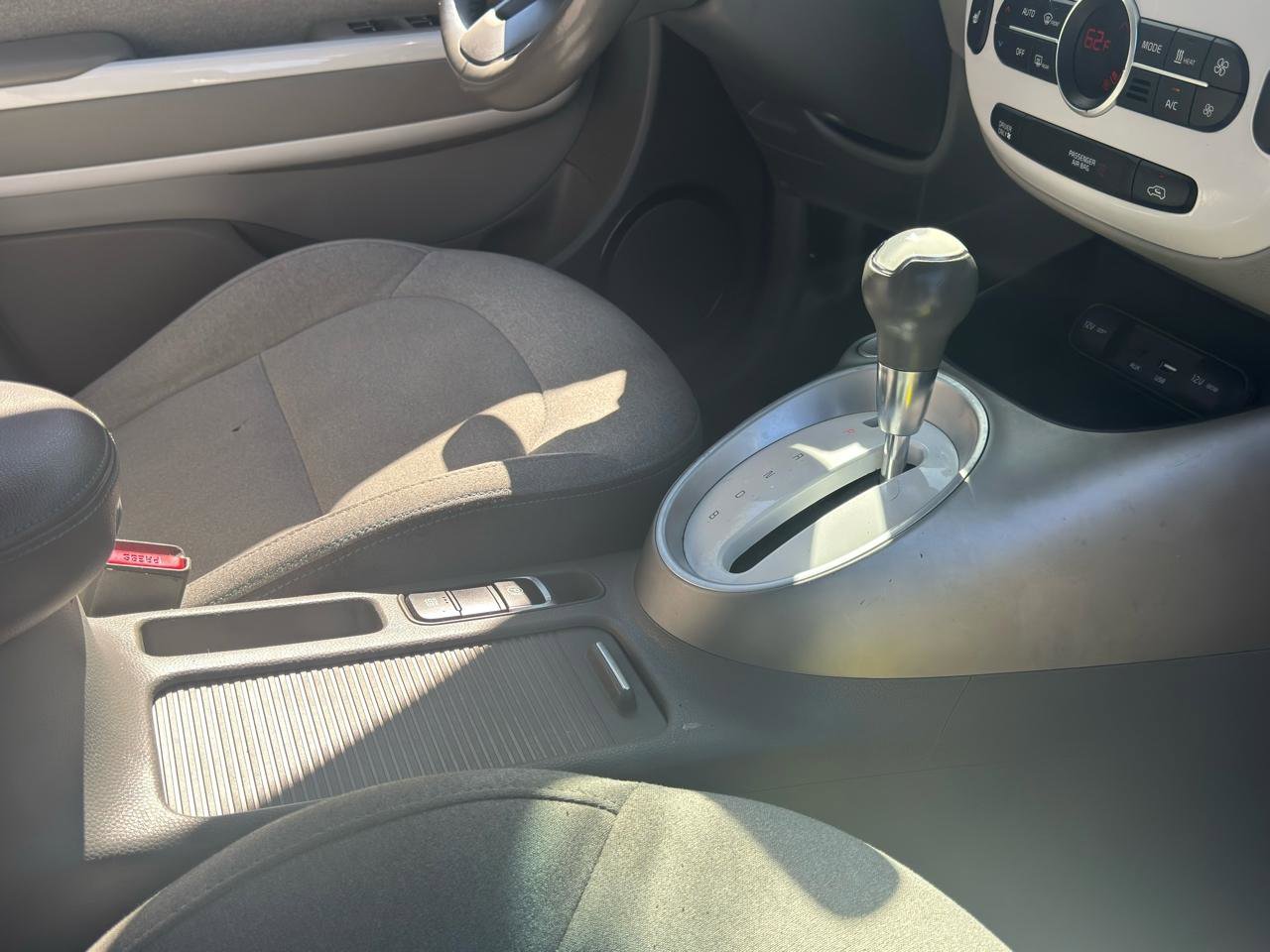 Used 2016 Kia Soul EV FWD image 31