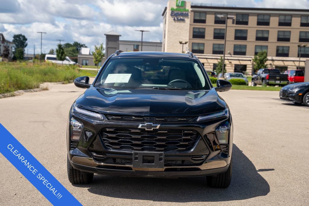 Used 2025 Chevrolet Trax ACTIV w/ Driver Confidence Package image 2