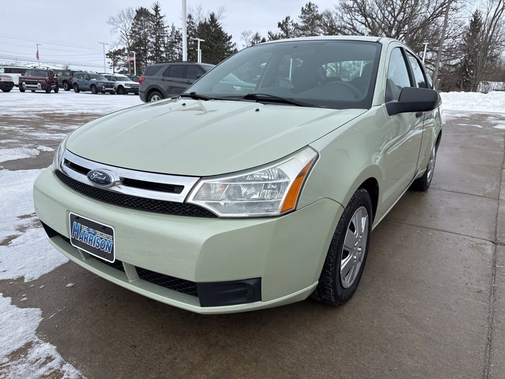 Used 2010 Ford Focus SE image 2