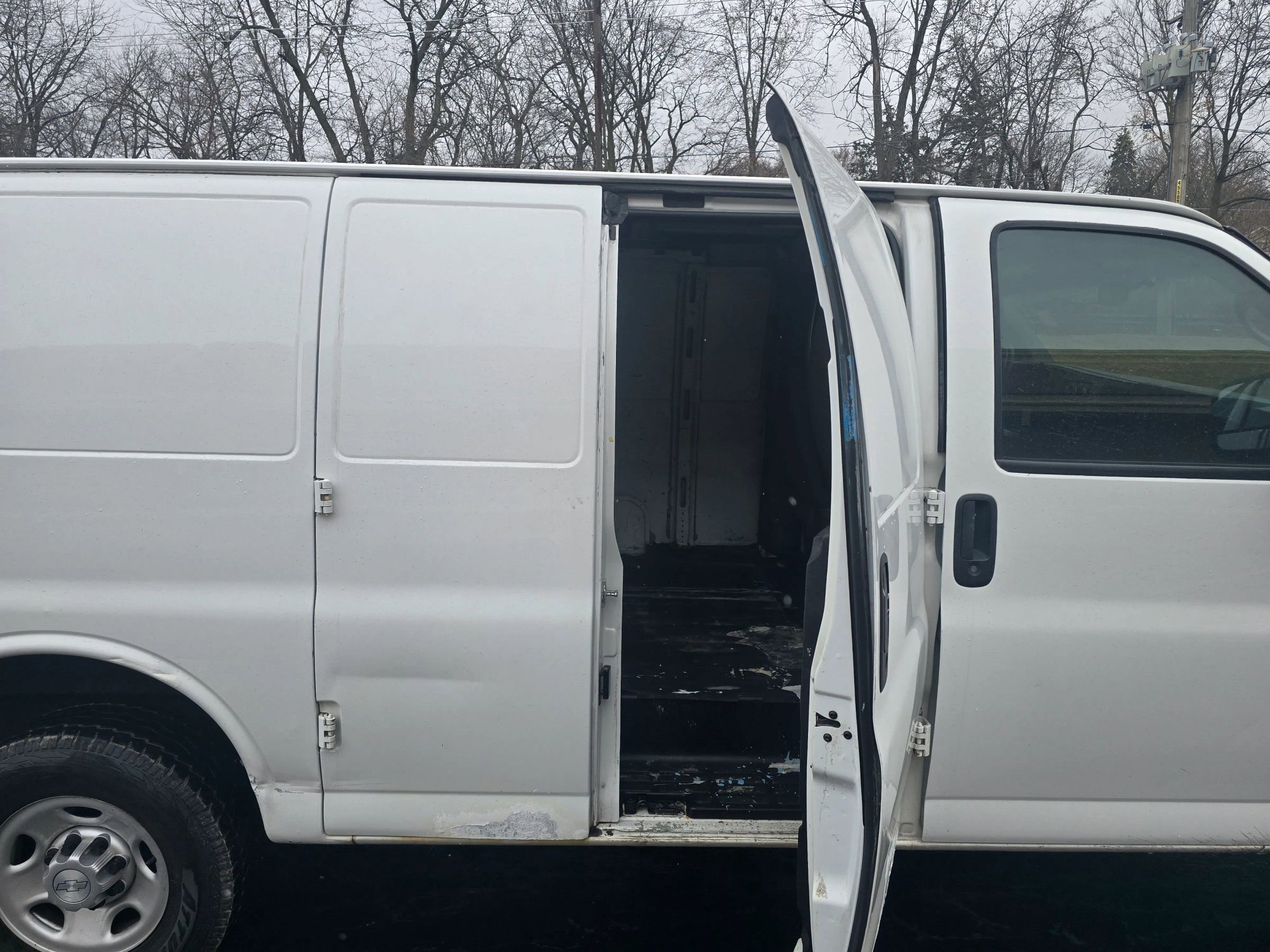 Used 2015 Chevrolet Express 2500 RWD image 18