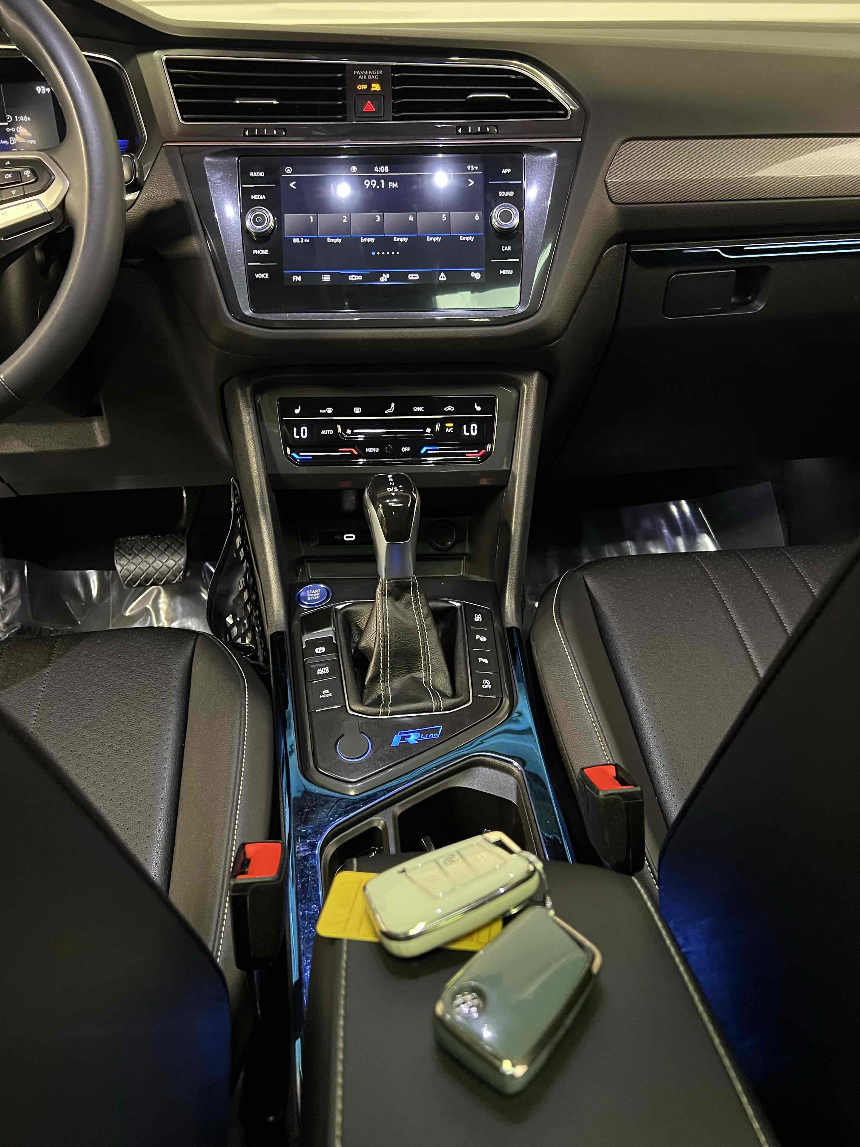 Used 2023 Volkswagen Tiguan SE w/ Panoramic Sunroof Package image 35