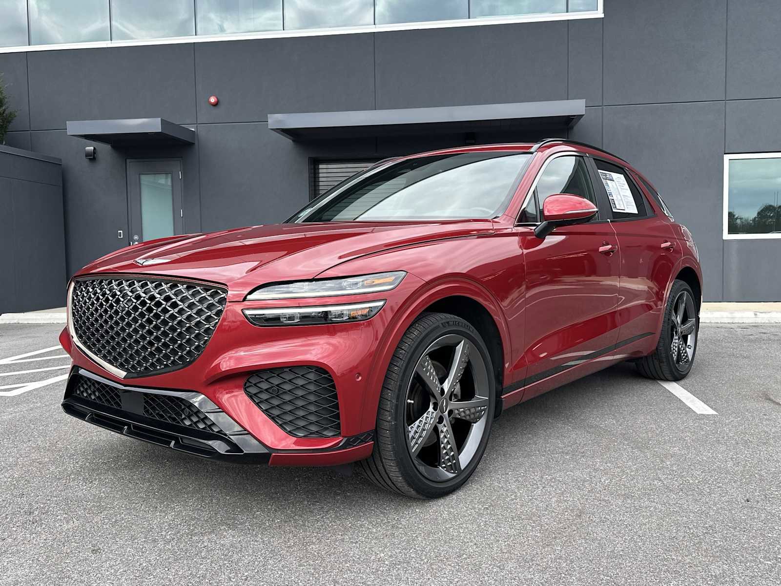 Used 2022 Genesis GV70 2.5T w/ Sport Prestige Package image 3