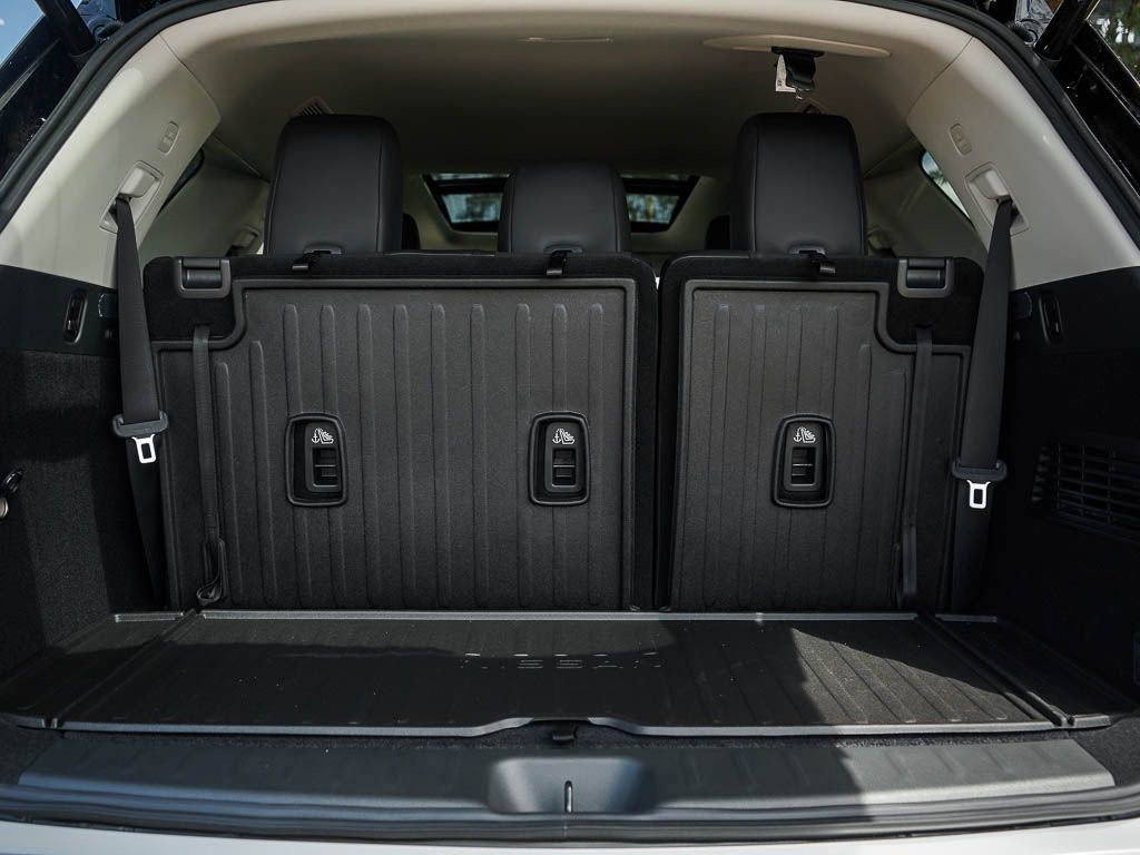 New 2025 Nissan Pathfinder SL w/ SL Premium Package image 8