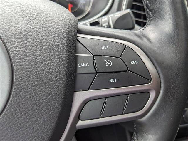 Used 2020 Jeep Cherokee Latitude Plus w/ Comfort/Convenience Group AWD/4WD image 27