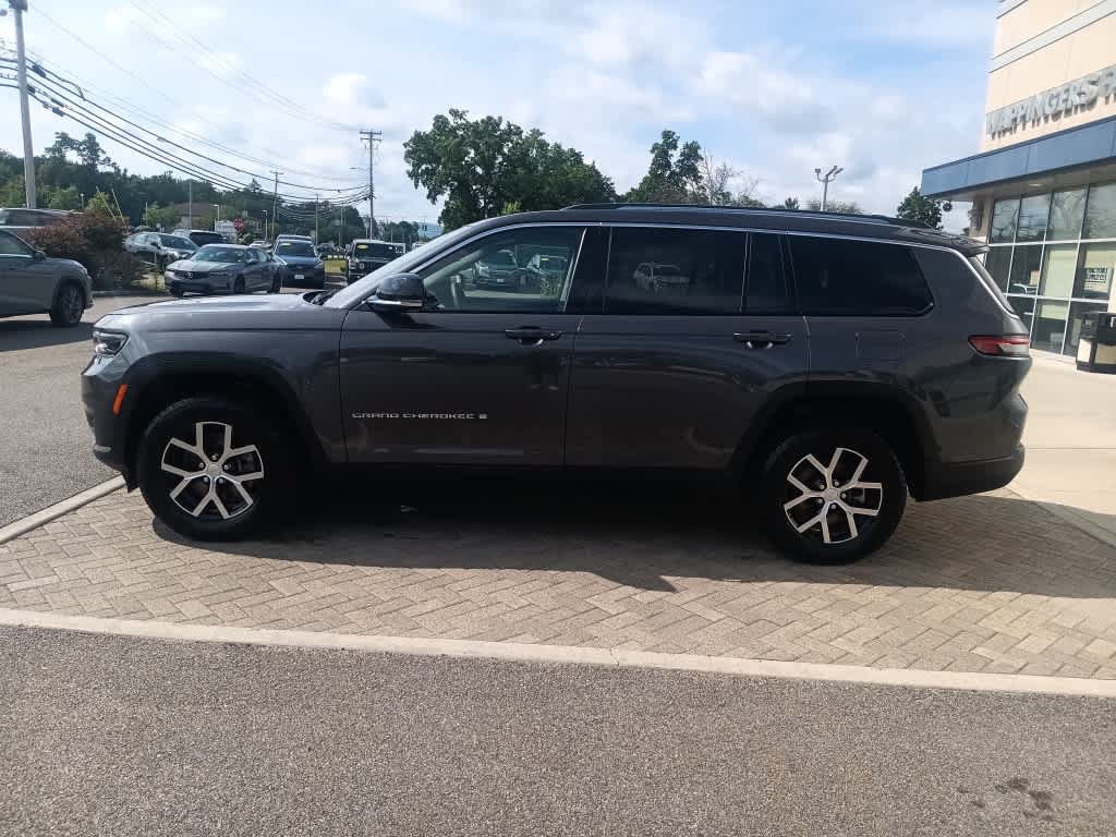 Used 2023 Jeep Grand Cherokee L Limited AWD/4WD image 3