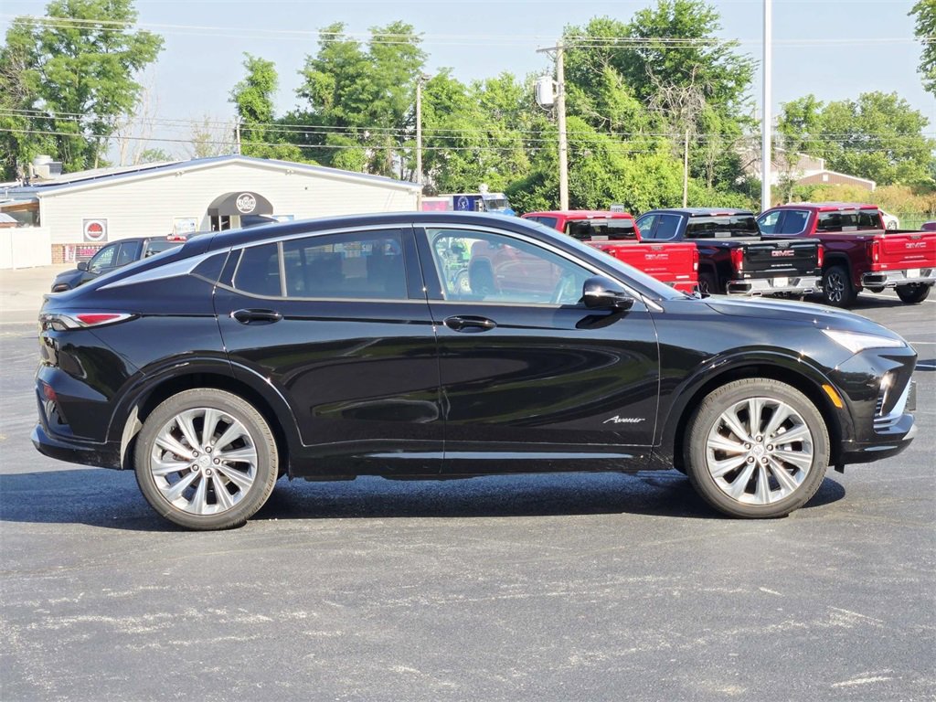 New 2025 Buick Envista Avenir image 2