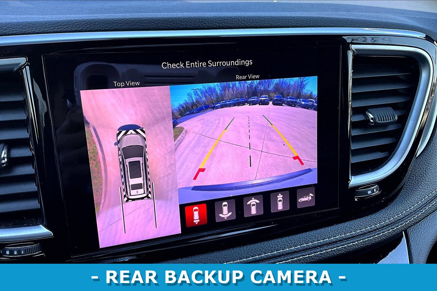 Used 2022 Chrysler Pacifica Limited w/ Uconnect Theater Family Group image 15