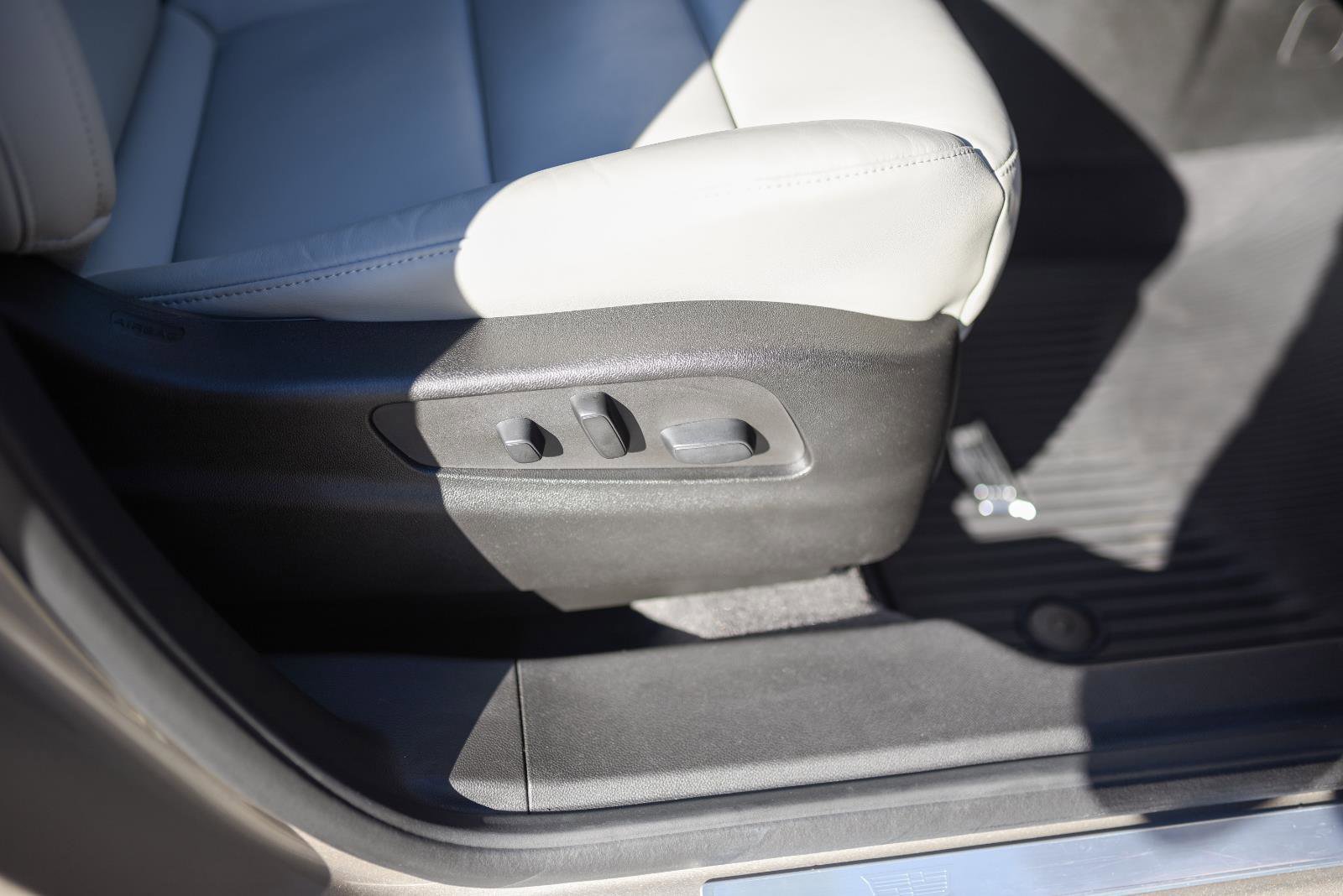 Used 2022 Cadillac XT4 Premium Luxury w/ Enhanced Visibility Package image 44