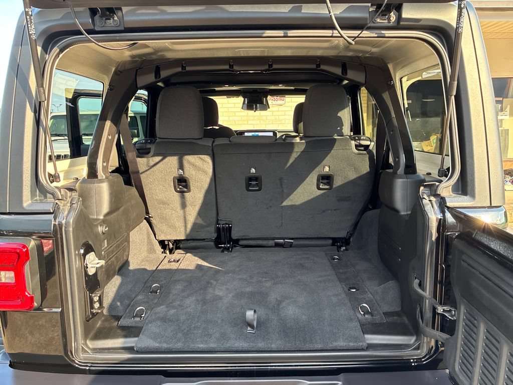 Used 2026 Jeep Wrangler Unlimited Rubicon AWD/4WD image 25